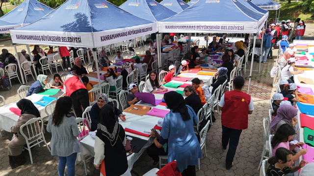 Anneler ve Çocukları Büyükşehir’in Çiçek Yapım Atölyesinde