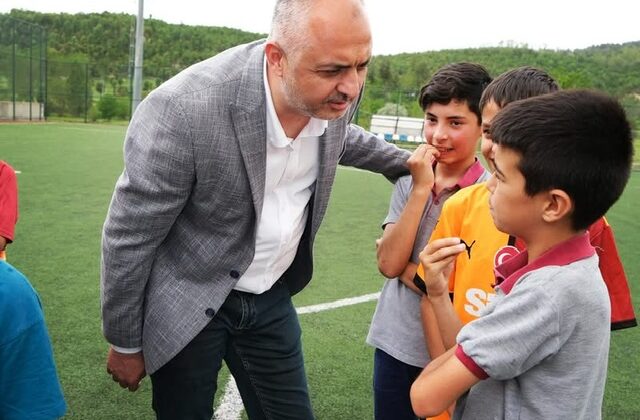 ANDIRIN’DA MİNİKLERİN FUTBOL HEYECANI