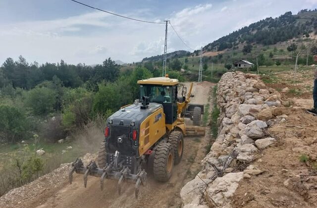 DULKADİROĞLU’NDA YOL ÇALIŞMALARI ARALIKSIZ SÜRÜYOR