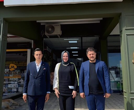 MHP’li İlçe Başkanlarından Eczacılık Günü’nde Hüsna Eczanesi’ne Ziyaret