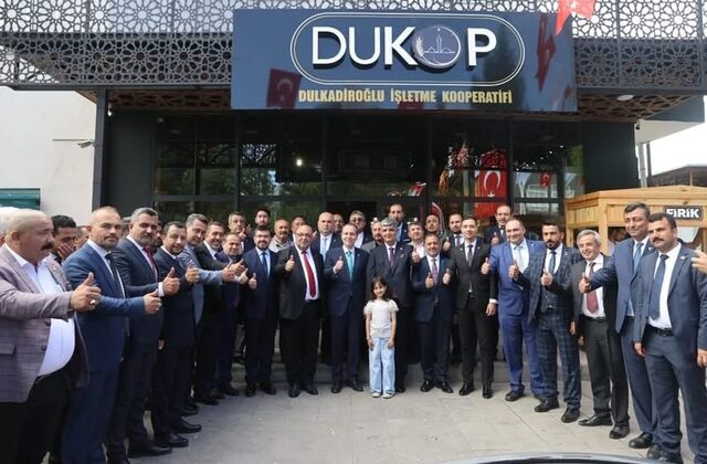 Fatih Erbakan ve Başkan Akpınar Dulkadiroğlu  Belediyesi’nin açmış olduğu Dukop Kooperatif Ürünlerini İnceledi