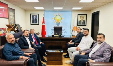 Nevzat Pakdil’den AK Parti Onikişubat İlçe Başkanlığı’na Ziyaret