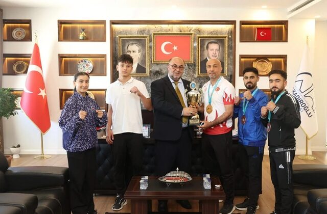 Dulkadiroğlu Belediyesi’nden Başarılı Kick Boksçulara Tebrik Ziyareti