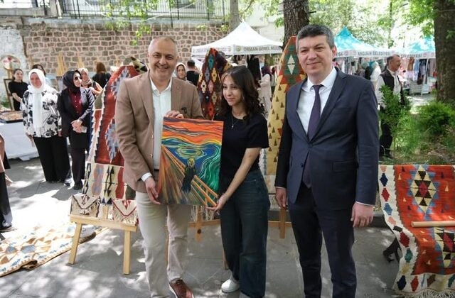 Başkan Gökşen, Öğrencilerin Bilim ve Sanat Sergisinde Gençlerle Buluştu