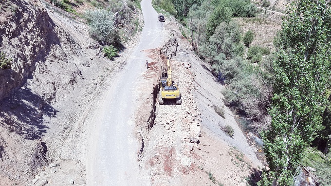 Nurhak’ta Tatlar ve Yeni Mahalle’yi Karayoluna Bağlayan Arter Genişletiliyor