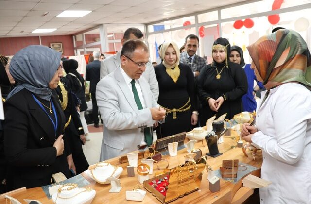 El Emeği Göz Nuru Eserler Sergilendi