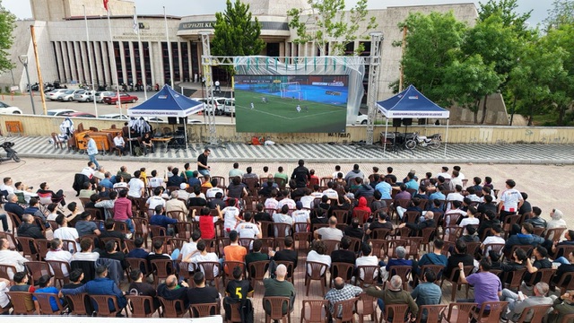 İstiklalspor Tur Atladı, Büyükşehir Heyecanı Dev Ekranda Yaşattı