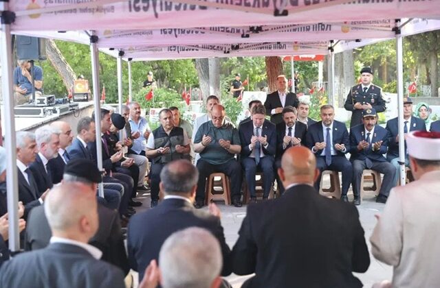 Başkan Akpınar’dan Bayramda Şehitlik Ziyareti