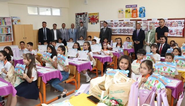Kahramanmaraş’ta Karne Heyecanı 276 Bini Aşkın Öğrenci Yaz Tatiline Çıktı