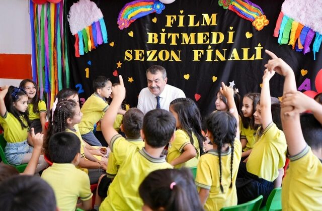 Bakan Tekin, Kahramanmaraş’ta Okulları Ziyaret Etti