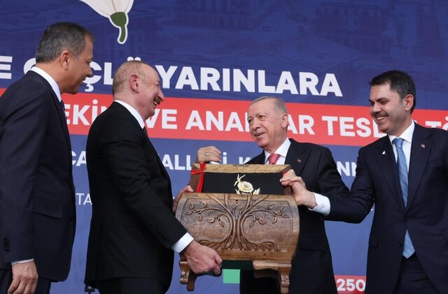 Cumhurbaşkanı Erdoğan ve Aliyev’e Kahramanmaraş’ın Tescilli El Sanatları Hediyesi