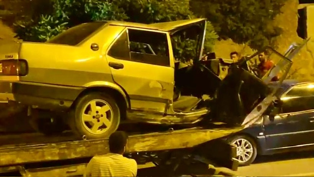 Kahramanmaraş’ta park halindeki araçlara çarptı: 2 yaralı