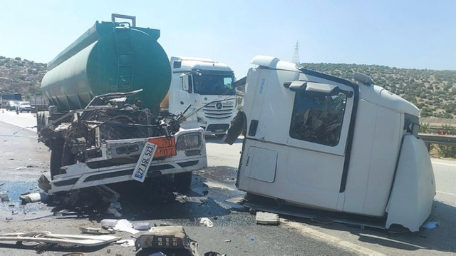 Kahramanmaraş’ta tanker ile kamyon çarpıştı