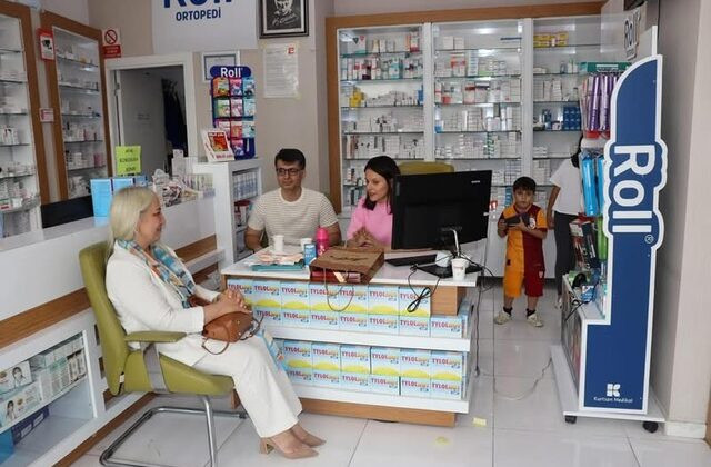 Başkan Kaya, Bayramda daçlışan Eczacıları ziyaret etti