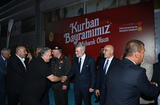 Geleneksel Bayramlaşma Töreninde Şehir Protokolü ve Vatandaşlar Bir Araya Geldi