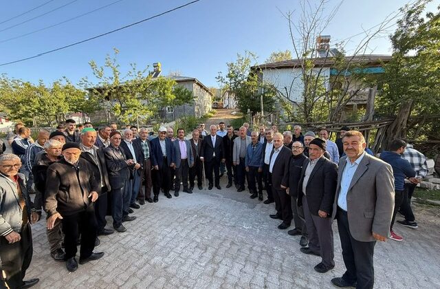 Başkan Selim Cüce, Bayram Namazını Kızılöz Mahallesi’nde Kıldı