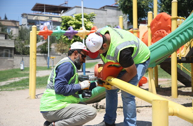 DULKADİROĞLU’NDA PARK VE BAHÇELER YAZA HAZIR