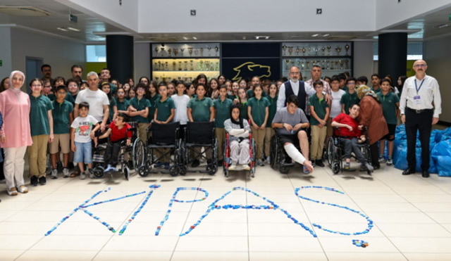 Mavi Kapaklarla Umuda Yolculuk: Kipaş Holding’den Sürdürülebilirlik ve Dayanışmaya Güçlü Destek