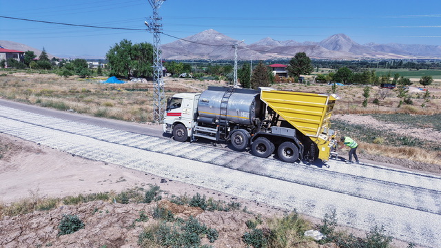 Büyükşehir Afşin’de Bir Grup Yolunu Daha Yeniliyor
