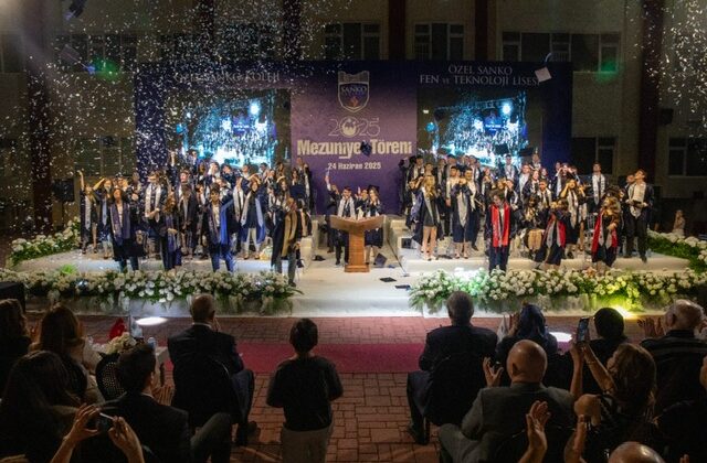 SANKO OKULLARI’NDA MEZUNİYET HEYECANI