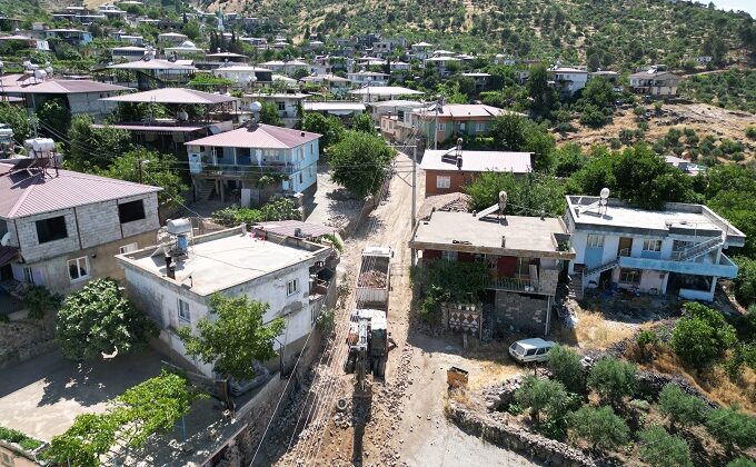 Onikişubat Belediyesi’nden Önsen’de 10 bin metrekarelik kilit parke yatırımı
