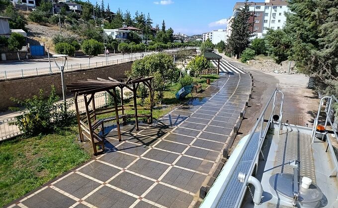 Türkoğlu Belediyesi’nden Bayram Öncesi Temizlik Mesaisi