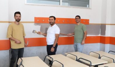 Cumhuriyet Ortaokulu Öğretmenlerinden Örnek Davranış: Okulu Kendi Elleriyle Yenilediler