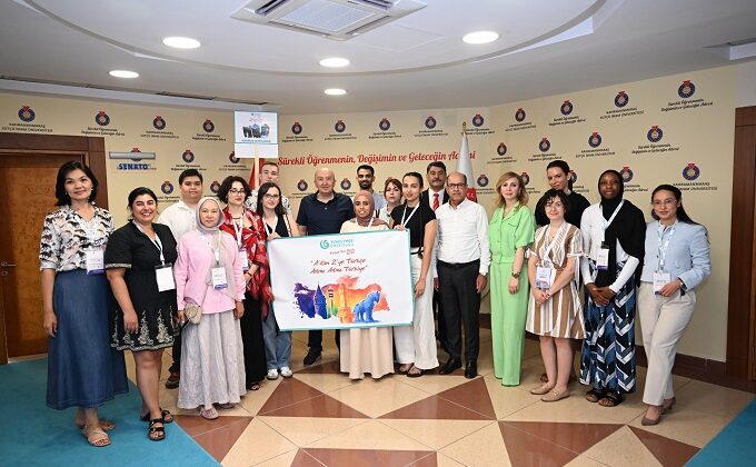 Rektör Yasım, Yunus Emre Enstitüsü Öğrencilerini Ağırladı