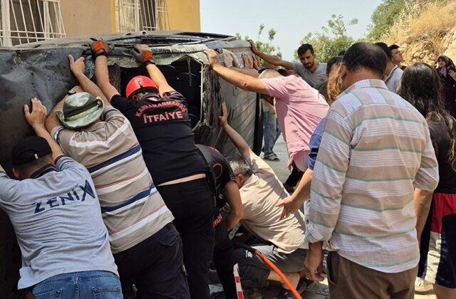 Kahramanmaraş’ta otomobil apartman boşluğuna düştü