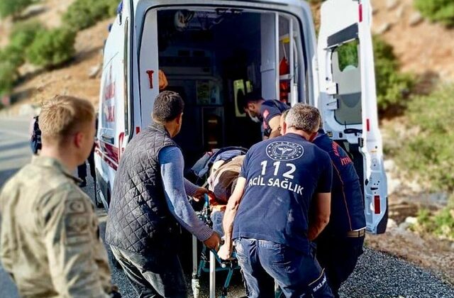 Kahramanmaraş’ta otomobil ile kamyonet çarpıştı: 1 ölü 2 yaralı