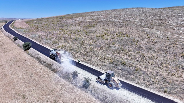Büyükşehir,Elbistan Yapılıpınar’dan Malatya’ya Uzanan Yolu Asfaltlıyor