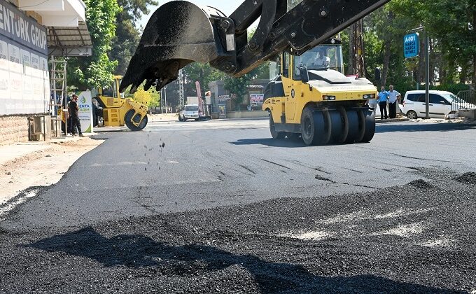 Türkoğlu’nda Ulaşım Altyapısı Güçleniyor: Fatih Caddesi’nde Asfalt Çalışmaları Başladı