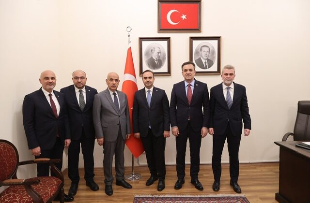 AK Parti Kahramanmaraş Heyeti, Sanayi ve Teknoloji Bakanı Kacır ile Görüştü