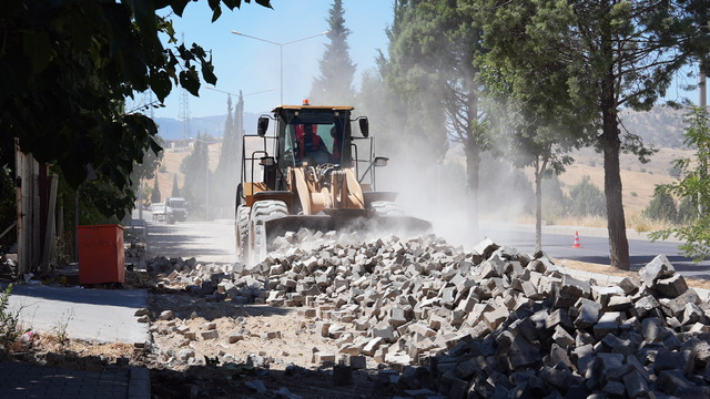 Büyükşehir, Onikişubat’ta OSB ve 2 Mahallenin Daha Ulaşımını İyileştiriyor