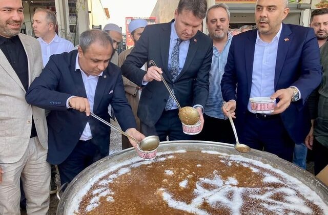 MHP İl Başkanı Demiröz, Sebze Hali’ndeki Aşure Programına Katıldı