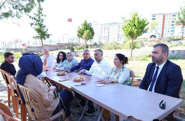 Başkan Hanifi Toptaş: “Onikişubat’ta Mahalle Mahalle Kalkınma İçin Muhtarlarımızla Bir Aradayız”
