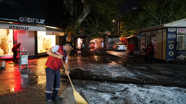 Büyükşehir’den Ticaret Kalbinde Kapsamlı Temizlik