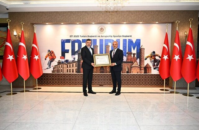 Afşin Belediye Başkanı  Koray Kıraç’tan Erzurum Valisi Mustafa Çiftçi’ye Fahri Hemşehrilik Beratı