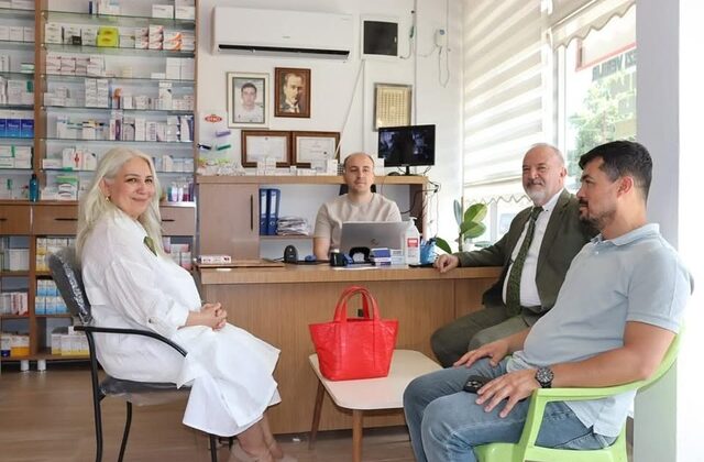 Kahramanmaraş Eczacı Odası’ndan Anlamlı Tören:“Hem Tecrübeye Saygı Hem Yeni Başlayanlara Destek”