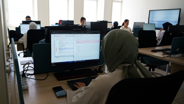 Pusula Maraş Bilim Akademisi’nde Gençler Geleceğe Kod Yazıyor