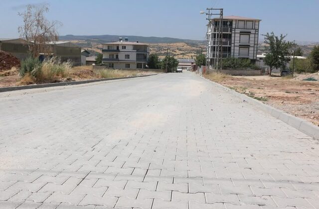 Pazarcık’ta Yol Çalışmaları Hız Kesmiyor: Kilit Parke ve Asfalt Uygulamaları Sürüyor