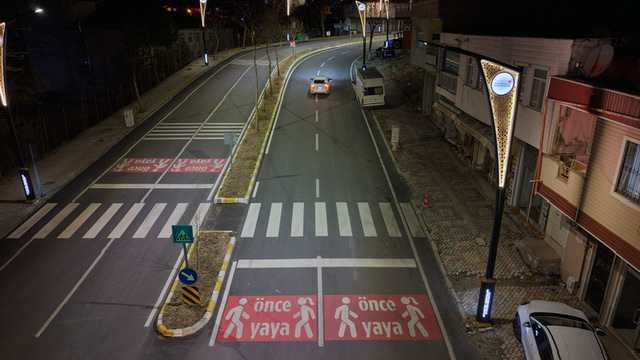 Andırın’ın Prestij Caddesinin Yürüyüş Yolları da Yenileniyor