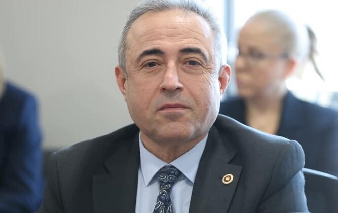 Dr. İrfan Karatutlu: “En düşük emekli maaşı düzenlemesi, kanun teklifine derhal eklenmeli”