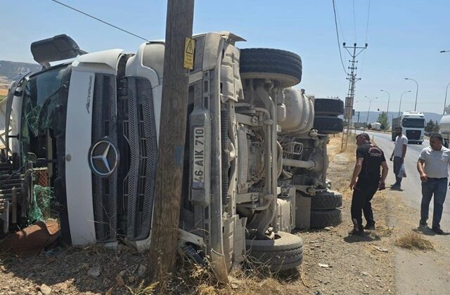 Kahramanmaraş’ta kamyon devrildi: 1 yaralı