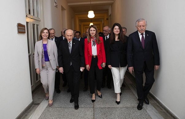 MHP Lideri Bahçeli ile Yan Yana Yürüdü: “Yolu Millet, Yürüyüşü Devlet Olan Bir Beraberliktir Bu”