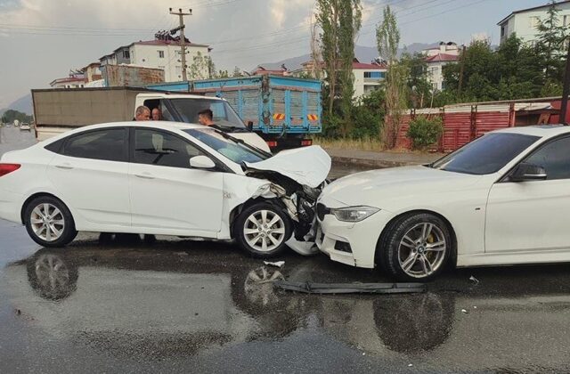 Göksun’da zincirleme kaza: 1 yaralı