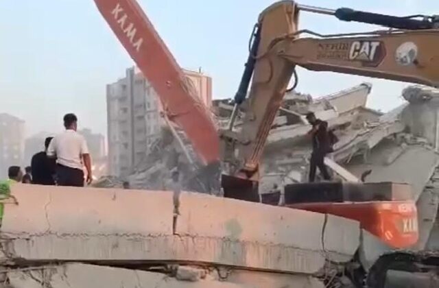 Kahramanmaraş’ta yıkımını yaptığı binanın altında kalan operatör öldü