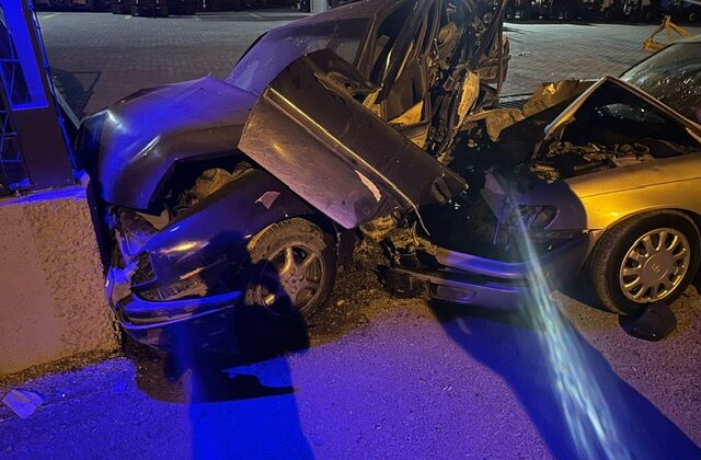 Kahramanmaraş’ta otomobil paramparça oldu