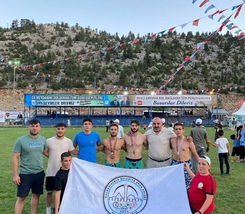 540. Geleneksel Adana Kızıldağ Karakucak Güreşleri’nde Dulkadiroğlu’na 3 Bronz Madalya