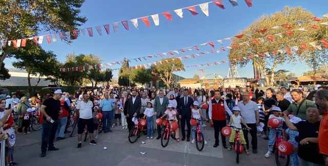 Kahramanmaraş’ta Yetim Çocuklara 170 Bisiklet Dağıtıldı